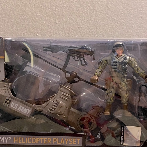United States Army Helicopter Play Set - Picture 4 of 9